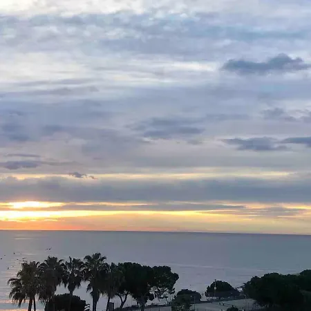 Avec Vue Imprenable Sur La à *